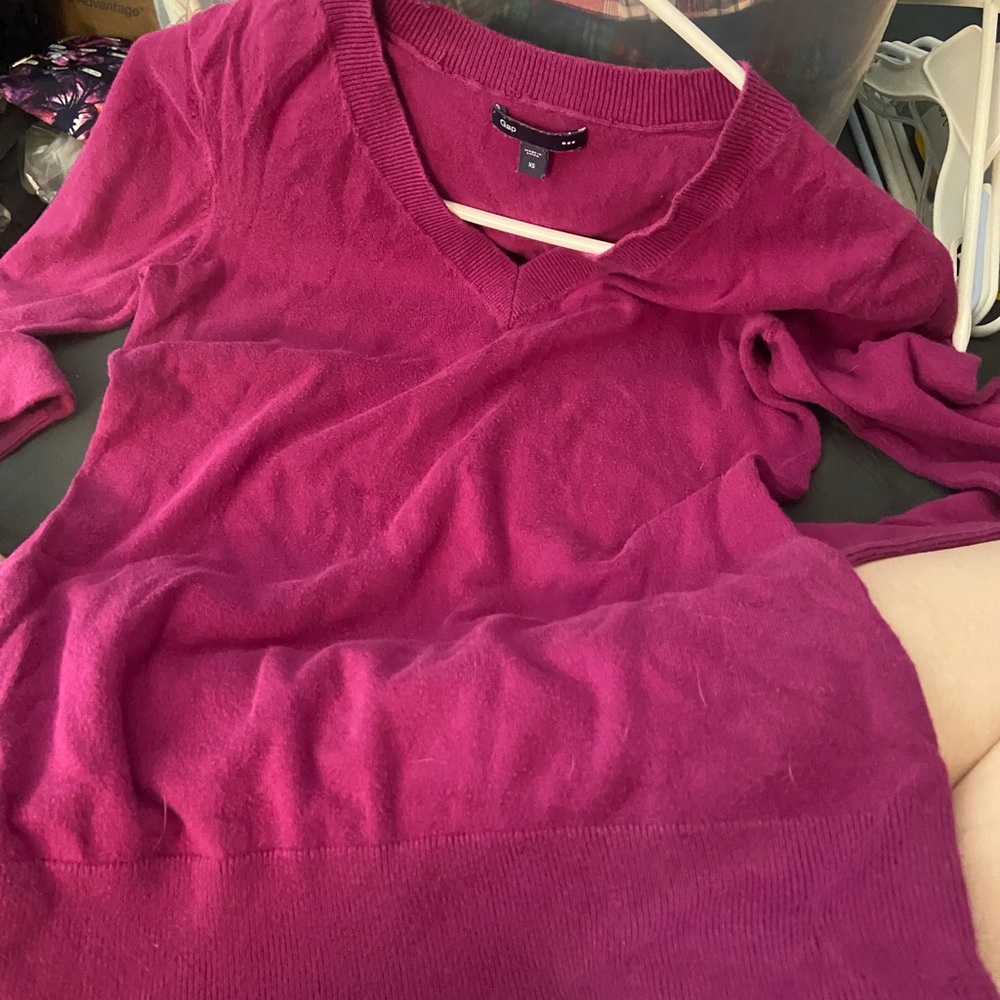 GAP Fuchsia V-Neck Pullover XS